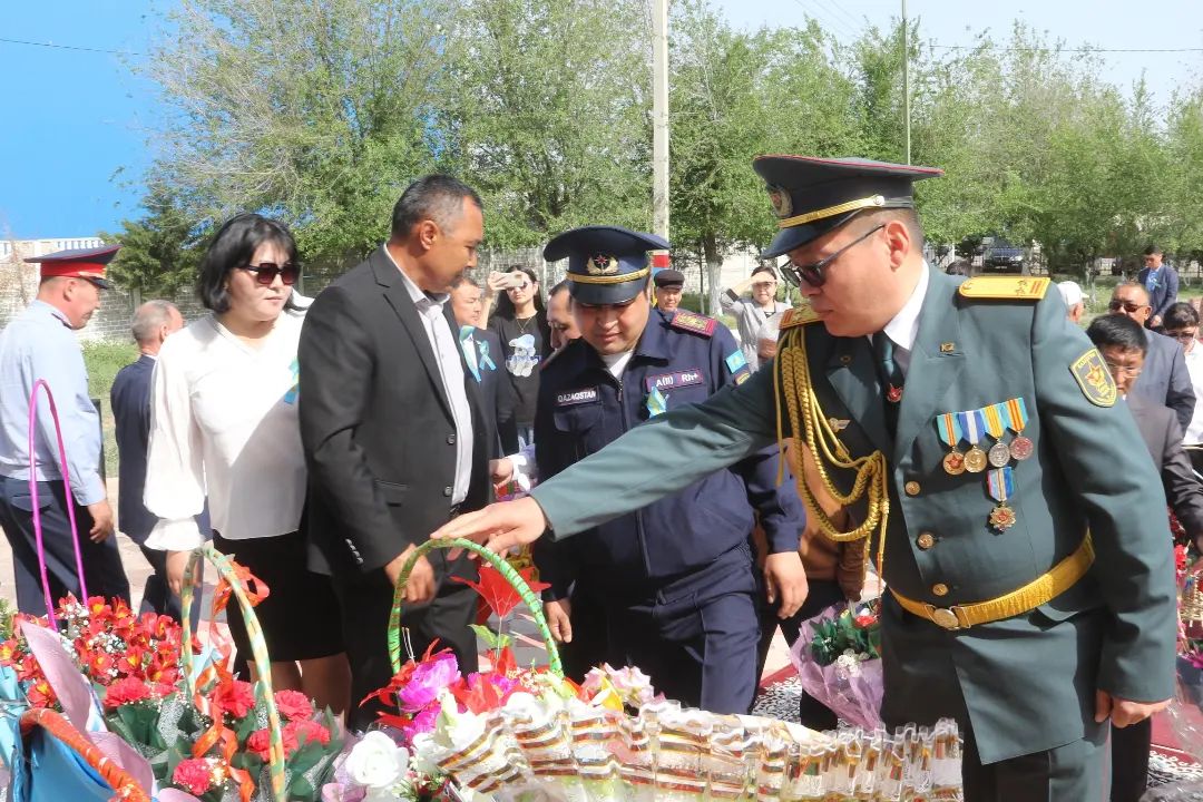 МӘҢГІЛІК АЛАУҒА ГҮЛ ШОҚТАРЫ ҚОЙЫЛДЫ