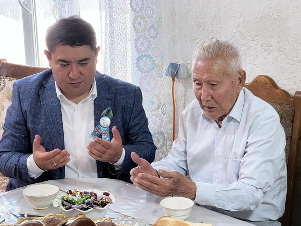 ТЫЛДА ЕҢБЕК ЕТІП, ЖЕҢІСТІ ЖАҚЫНДАТҚАН