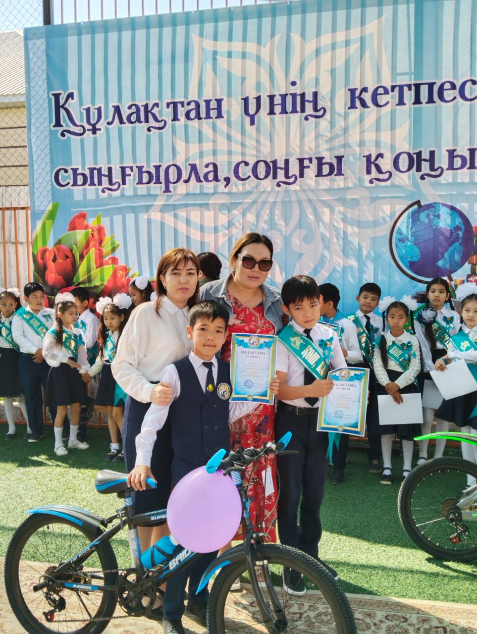 Мақтаулы мектептегі мотивация. Үздік оқушыларға велосипедтер сыйға тартылды.