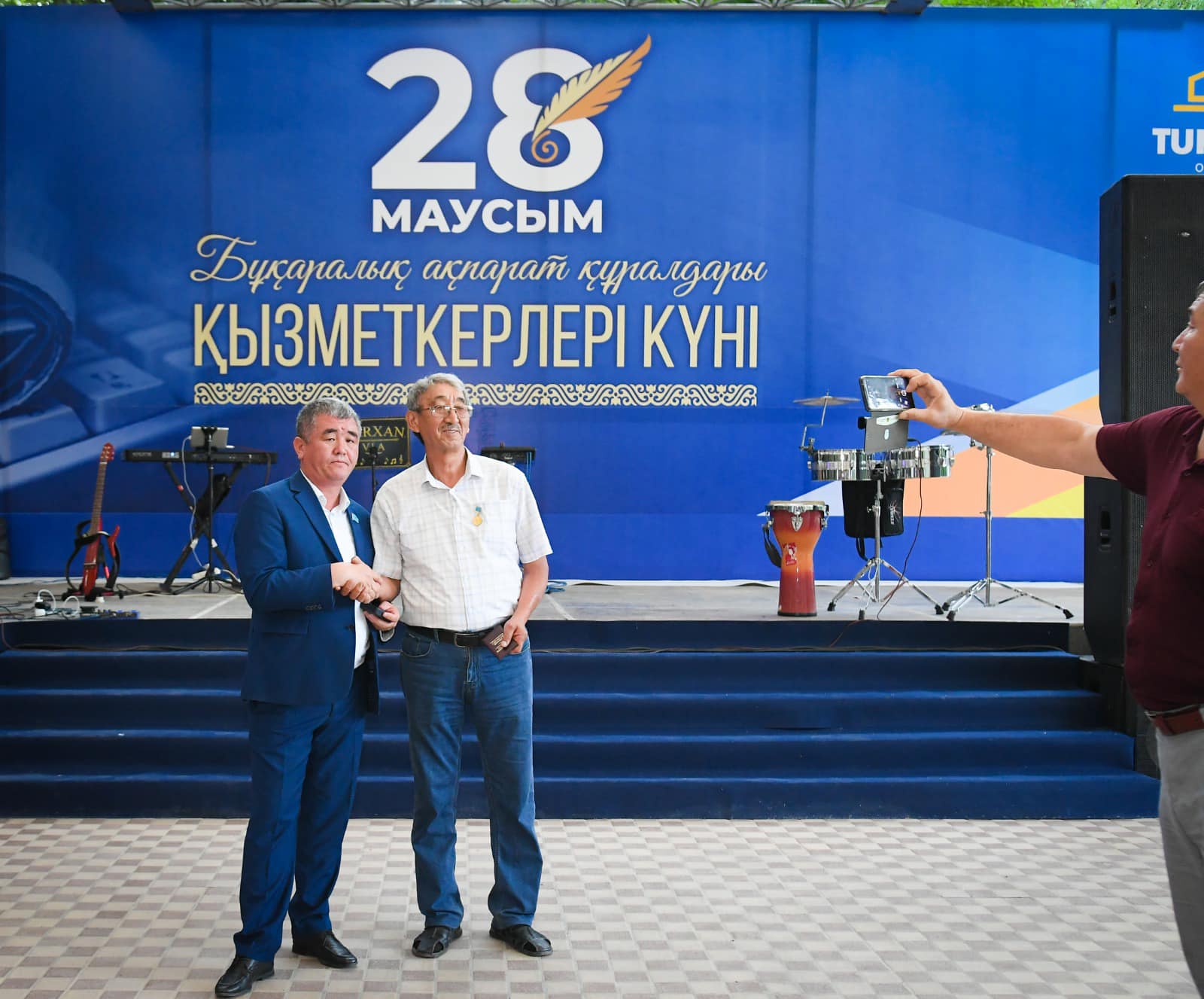 ТҮРКІСТАН: БАҚ ӨКІЛДЕРІНЕ ҚҰРМЕТ КӨРСЕТІЛДІ