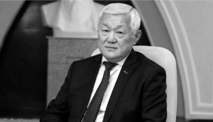 Мемлекет және қоғам қайраткерінің қазасын күйзеліспен қабылдадым