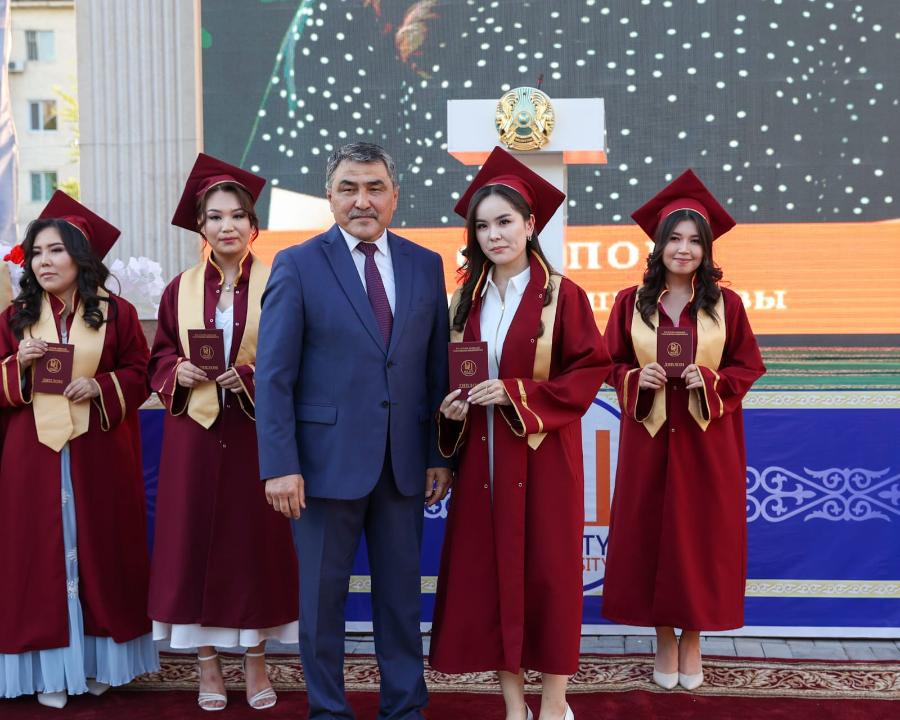 Облыс әкімі М.Х. Дулати атындағы ТарӨУ-нің үздік түлектеріне диплом тапсыру салтанатына қатысты