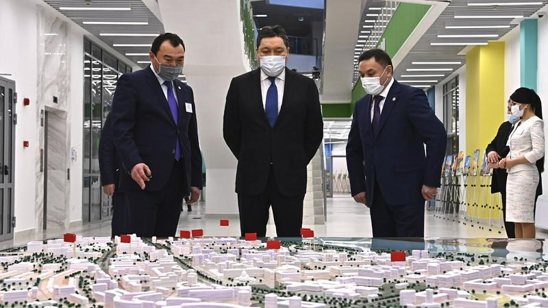 А.Мамин Ақмолада зауыт ашып, марапат тапсырды