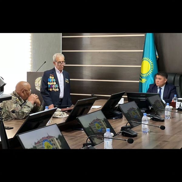 АУДАН ӘКІМІ ЯДРОЛЫҚ СЫНАҚҚА ҚАТЫСҚАН АРДАГЕРЛЕРМЕН КЕЗДЕСТІ   