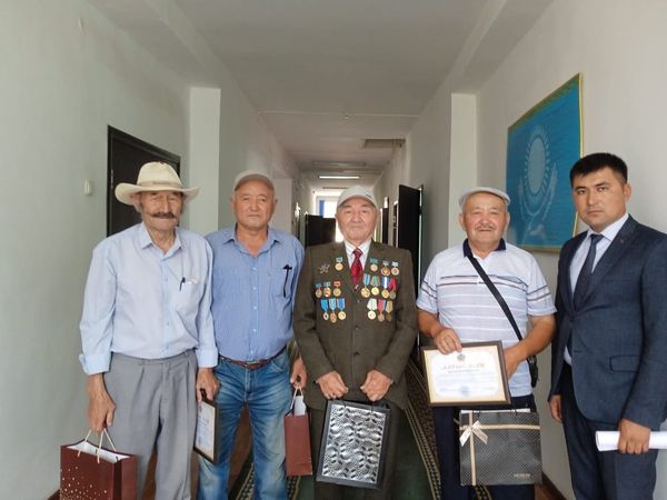 Семей ядролық полигонынан зардап шегуші ардагерлерді қабылдады.  