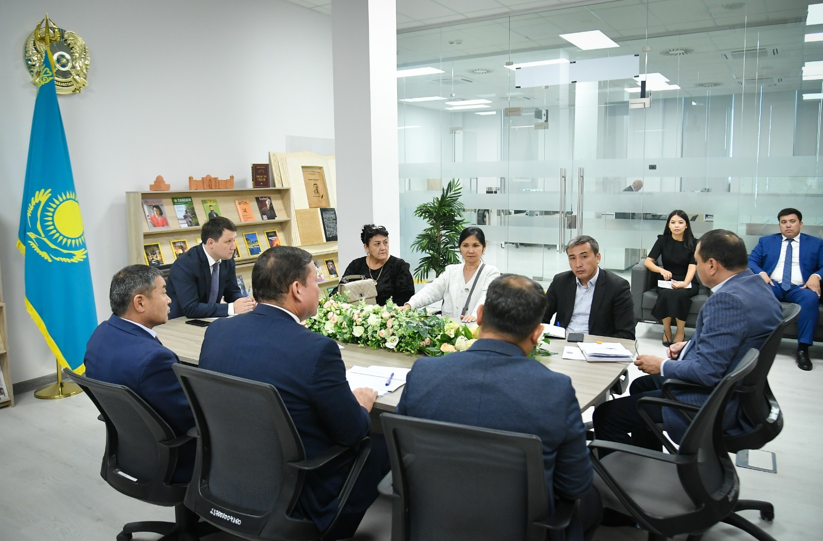 ТҮРКІСТАН: ОБЛЫС ӘКІМІНІҢ ОРЫНБАСАРЫ ТҰРҒЫНДАРДЫҢ МҰҢ-МҰҚТАЖЫН ТЫҢДАДЫ 