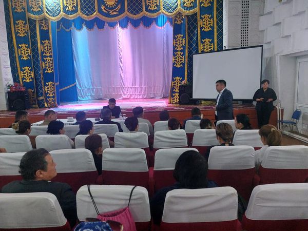 КӨКТӨБЕДЕ КҮН ТӘРТІБІНДЕГІ МӘСЕЛЕЛЕР ҚАРАЛДЫ  