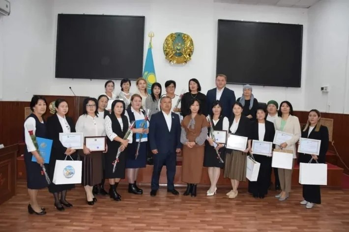ӘЛЕУМЕТТІК ҚЫЗМЕТКЕРЛЕРДІҢ ҚОҒАМДАҒЫ ОРНЫ АЙРЫҚША