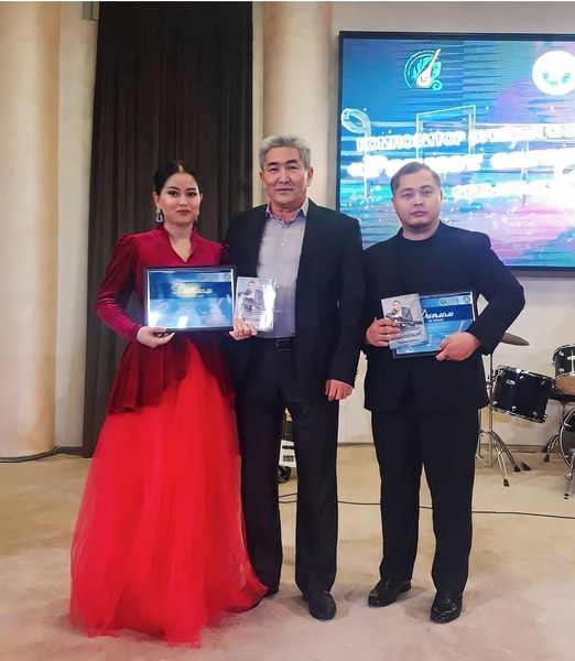 ӨНЕРПАЗДАРЫМЫЗ ЖҮЛДЕМЕН ОРАЛДЫ