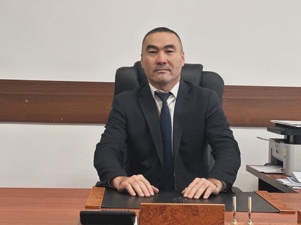 Асылбеков — жер қатынастары бөлімінің басшысы