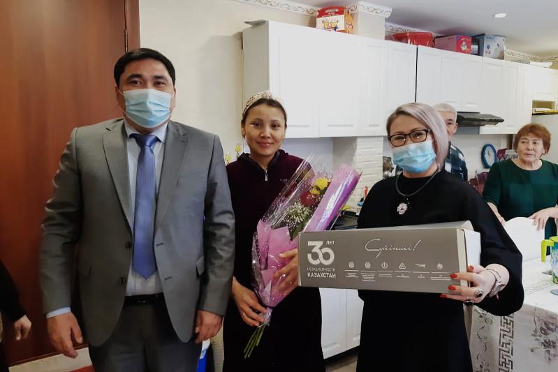 99 нәрестеге   «Сүйінші»   сыйқорабы тарту етілді