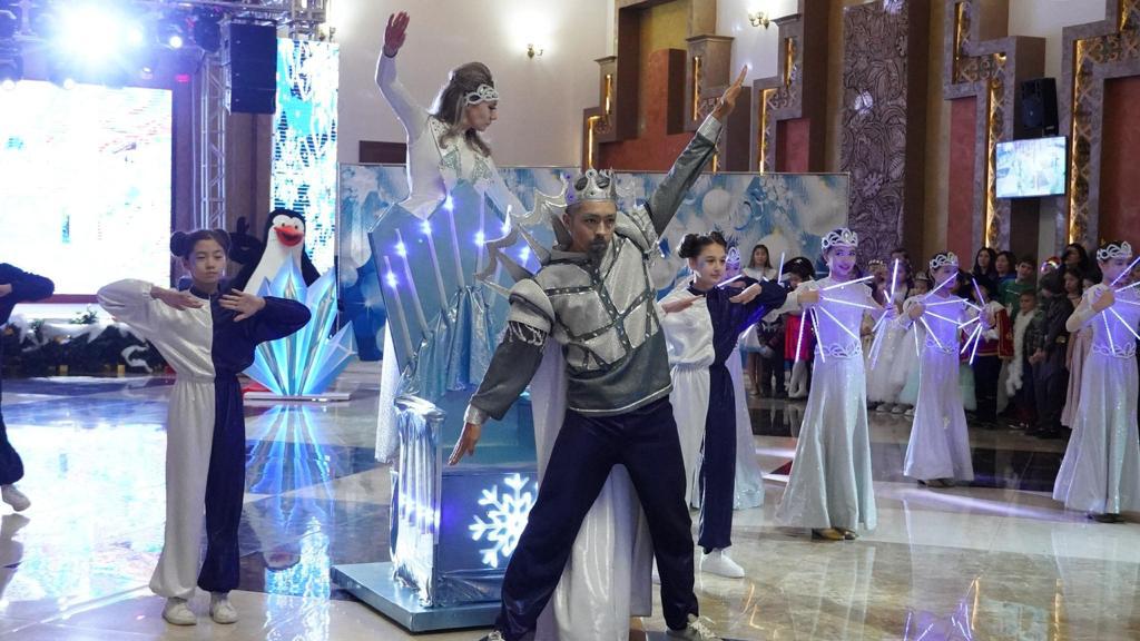 🔰Қала әкімінің шыршасы балғындарға шаттық сыйлады