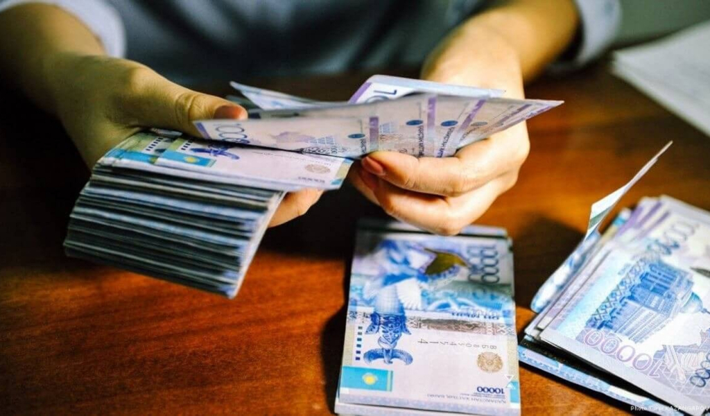 Бүгіннен бастап 1,8 млн адамның жалақысы өсті