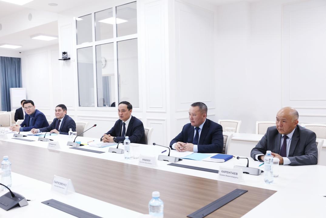 Ербол Қарашөкеев «АгромашХолдинг KZ» АҚ басшылығымен кездесті