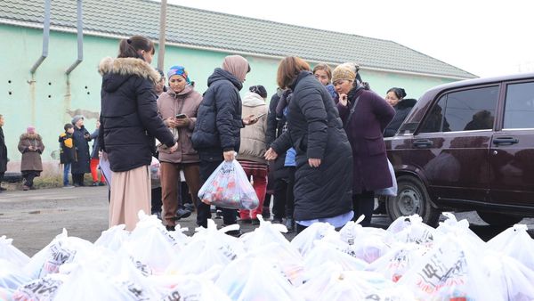 АРЫСТЫҚ ҚАЙЫРЫМДЫ АЗАМАТТАР 140 ОТБАСЫҒА ҚУАНЫШ СЫЙЛАДЫ