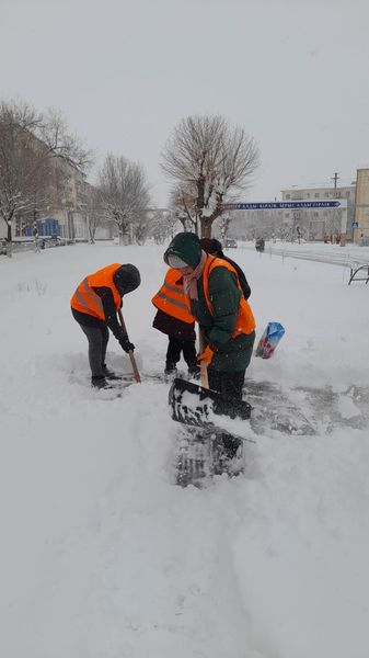 Қар тазалау жұмыстары жүргізіліп жатыр