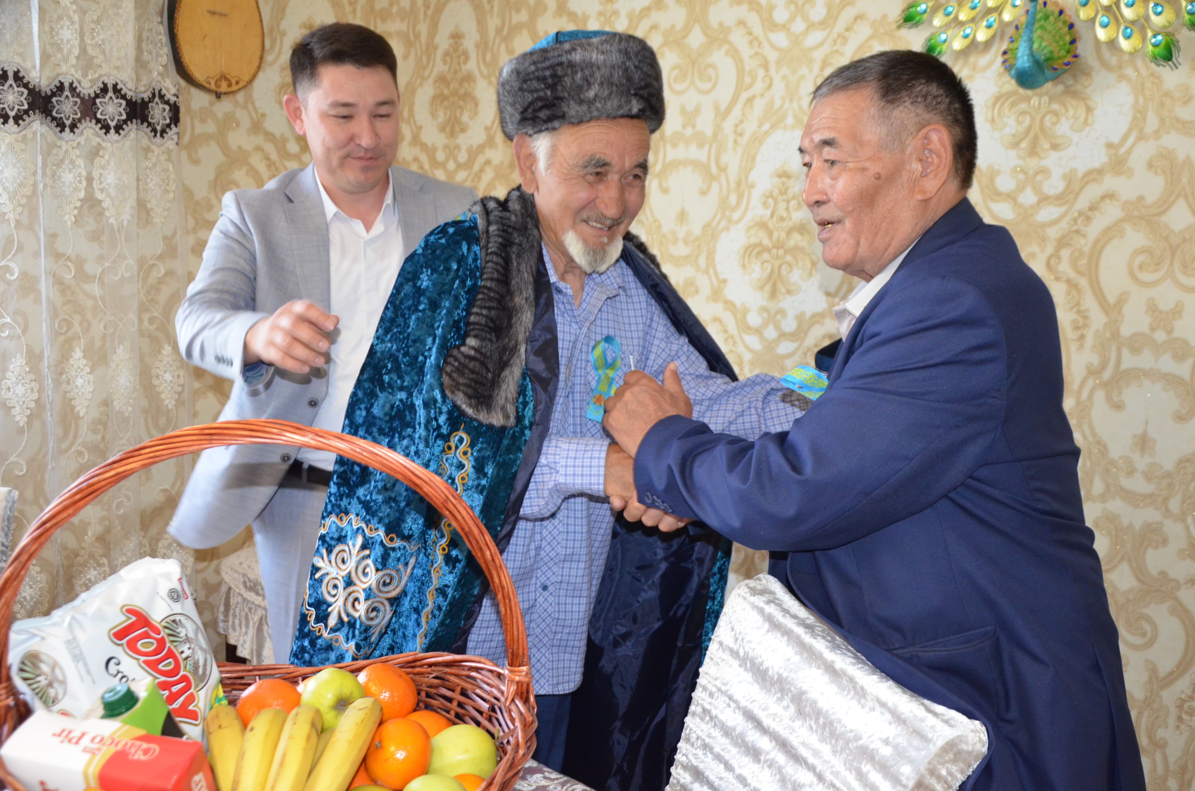 МОЙЫНҚҰМ АУДАНЫНДА ЖЕҢІС КҮНІНЕ ОРАЙ ТЫЛ АРДАГЕРІ МЕН ЕҢБЕК АРДАГЕРІ ҰЛЫҚТАЛДЫ