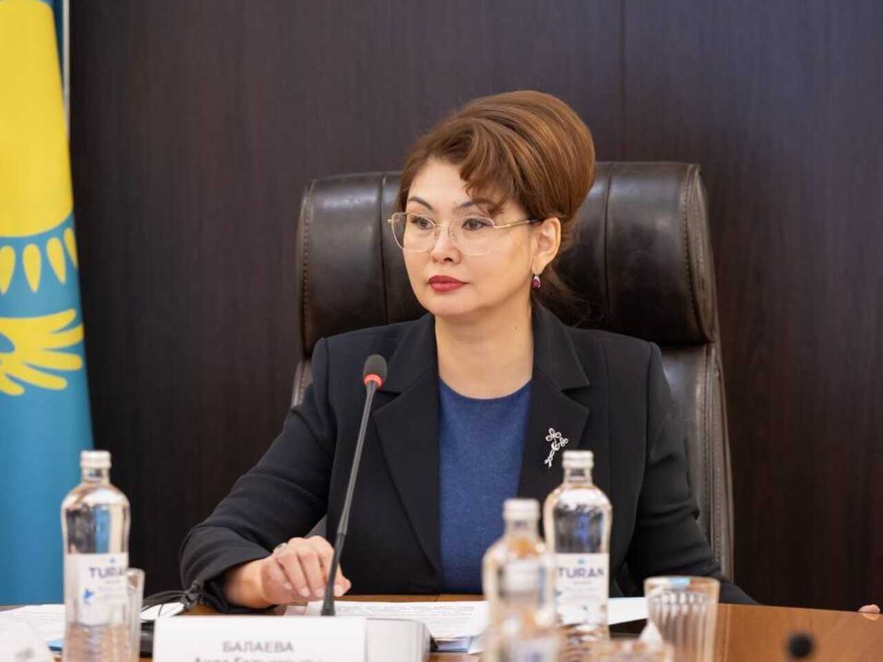 Президент жанындағы Әйелдер істері және отбасылық-демографиялық саясат жөніндегі ұлттық комиссия су тасқынынан зардап шеккен өңірлердегі әйелдер мен балаларға көмек көрсету бойынша белсенді жұмыс жүргізуде.