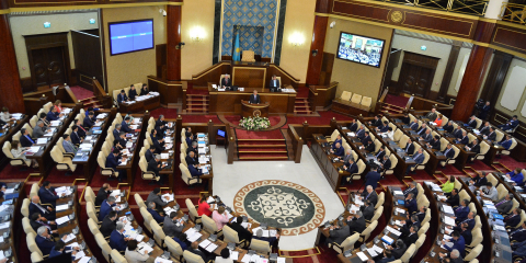  ПАРЛАМЕНТ  МЕМЛЕКЕТТІК  ТІЛГЕ ҚАРСЫ МА?
