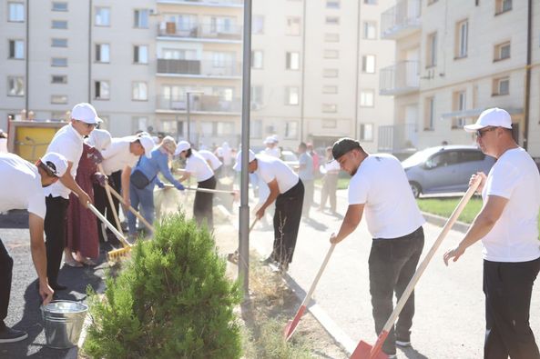 ТҮРКІСТАНДА «ТАЗА ҚАЗАҚСТАН» АКЦИЯСЫ АЯСЫНДАҒЫ ЭКОЛОГИЯЛЫҚ АКЦИЯҒА  МЫҢҒА ЖУЫҚ АДАМ ҚАТЫСТЫ