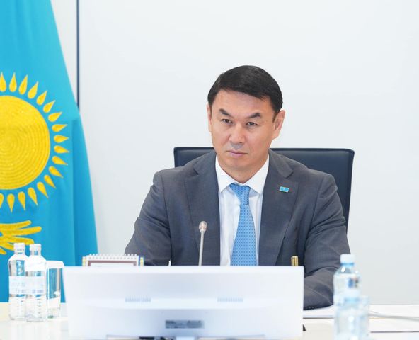 ДАРХАН САТЫБАЛДЫ «ЖАЙЛЫ МЕКТЕП» МЕРДІГЕРЛЕРІНІҢ ЖҰМЫСЫН СЫНҒА АЛЫП, ЕСКЕРТУ ЖАСАДЫ 