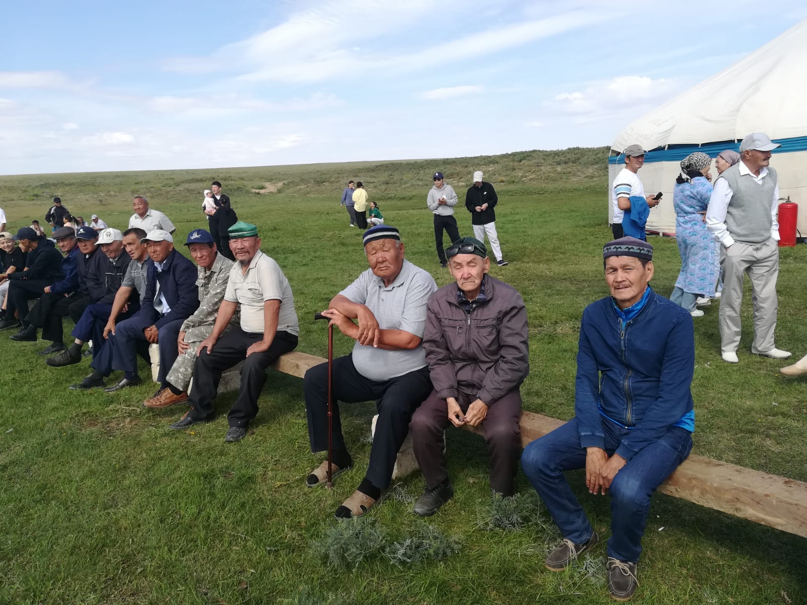 БІРЛІГІ ЖАРАСҚАН ҚАРАЖАР 