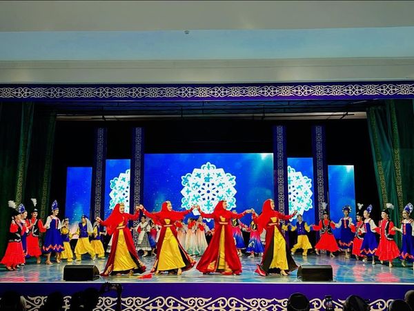  САЙРАМДА ТІЛДЕР МЕРЕКЕСІНЕ ОРАЙ САЛТАНАТТЫ ШАРА ӨТТІ