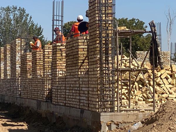 КЕЛЕСТЕГІ БІРЛІК АУЫЛЫНДА ДӘРІГЕРЛІК АМБУЛАТОРИЯ САЛЫНЫП ЖАТЫР 