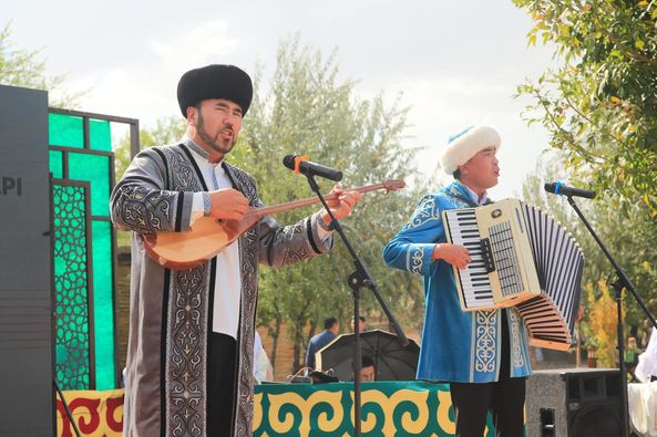 «ӨНЕРЛІ ӨЛКЕ»: ТҮРКІСТАНДА ТӨЛЕБИ АУДАНЫНЫҢ МӘДЕНИ КҮНДЕРІ БАСТАЛДЫ