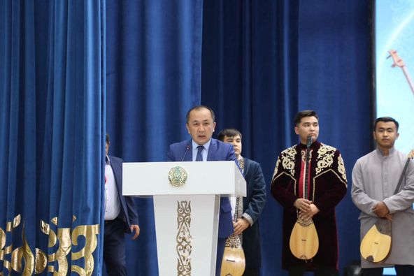 ТҮРКІСТАН: САРЫАҒАШТА ЖАРҚЫНБЕК НАУШАБЕКОВТЫ ЕСКЕ АЛУҒА АРНАЛҒАН АҚЫНДАР АЙТЫСЫ ӨТТІ