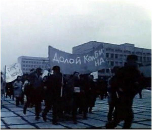 Алғада ұрандар жазып, алаңға шыққан батыр
