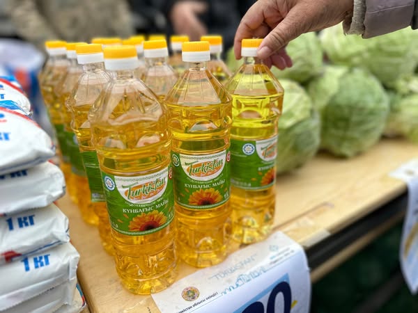 ТҮРКІСТАНДА АЗЫҚ-ТҮЛІК ТАУАРЛАРЫНЫҢ ЖӘРМЕҢКЕСІ ӨТТІ 