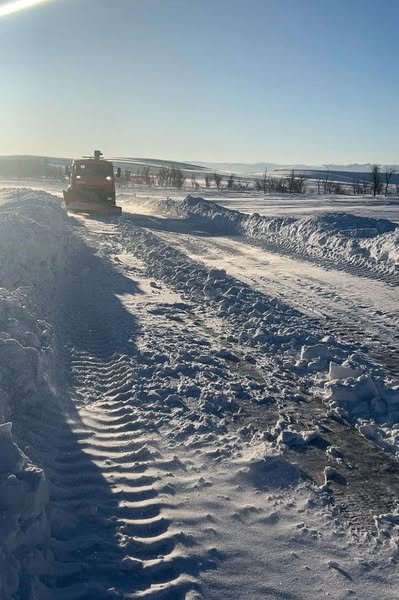 БӘЙДІБЕК АУДАНЫНДА ЖОЛДАРДЫ ҚАРДАН ТАЗАЛАУ ЖҰМЫСТАРЫ ЖҮРІП ЖАТЫР