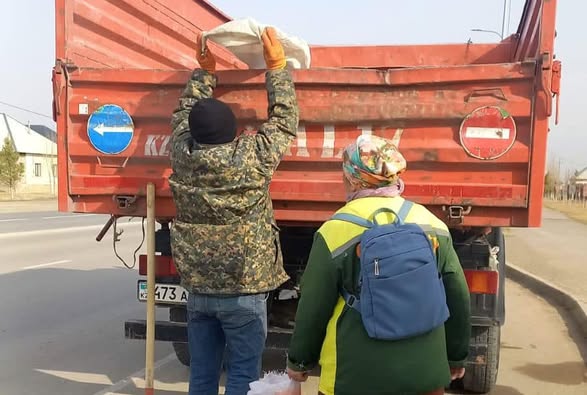 ТҮРКІСТАНДА ЖАЛПЫҚАЛАЛЫҚ ТАЗАЛЫҚ ШАРАСЫ ӨТІП ЖАТЫР