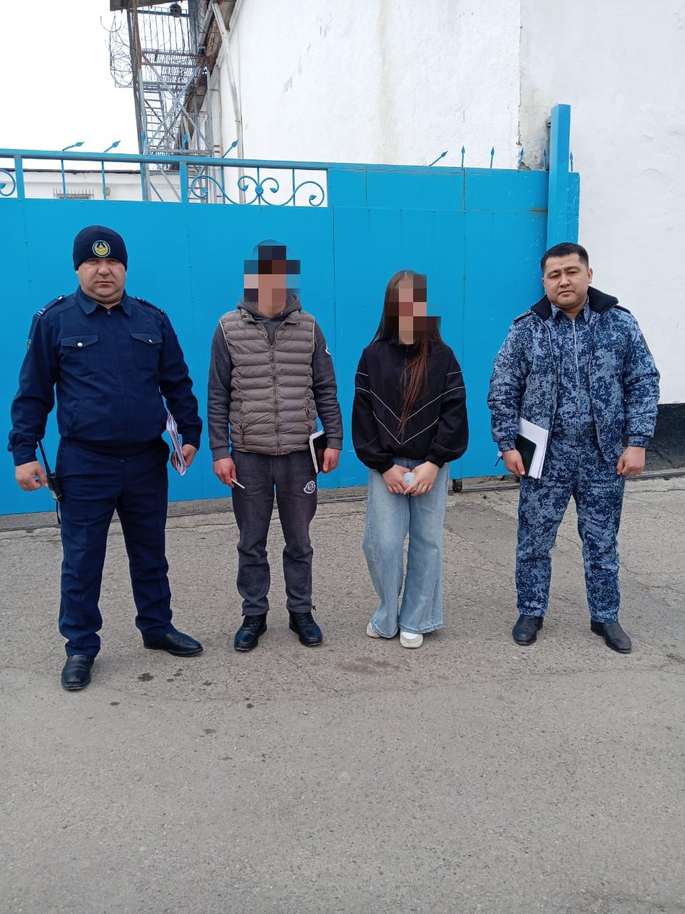«Қақпа алдында кездесу»