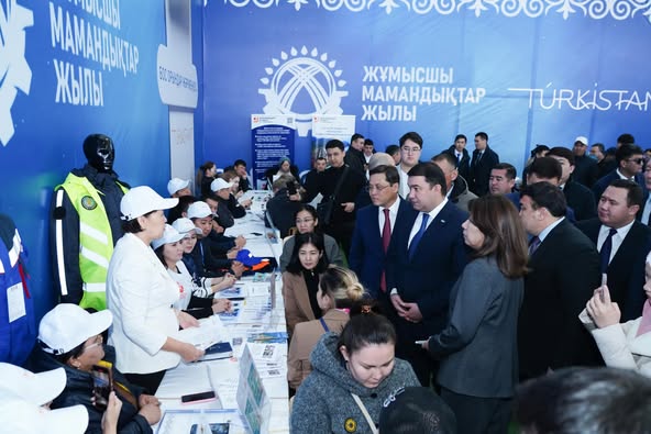 ТҮРКІСТАНДА  ЖҰМЫСШЫ МАМАНДЫҚТАР ЖЫЛЫ РЕСМИ АШЫЛЫП, 2 МЫҢНАН АСТАМ БОС ЖҰМЫС ОРНЫ ҰСЫНЫЛДЫ
