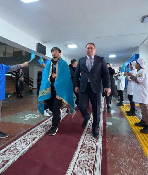 САРЫСУЛЫҚТАР ӘЛЕМНІҢ ЕКІ ДҮРКІН ЧЕМПИОНЫН КҮТІП АЛДЫ