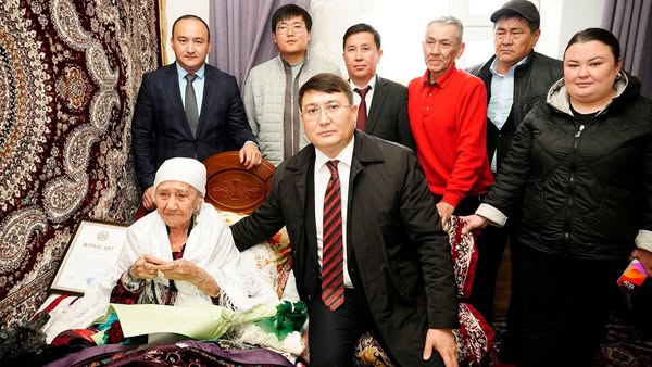 ҚАЗЫҒҰРТТЫҚТАР ҒАСЫР ЖАСАҒАН ӘЖЕЛЕРГЕ СЫЙ-ҚҰРМЕТ КӨРСЕТТІ