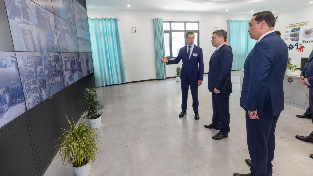 Экономиканың өсуіне жаңаша серпін: Олжас Бектенов Қордайдағы көлік-логистикалық кешен салу жұмысының барысын тексерді