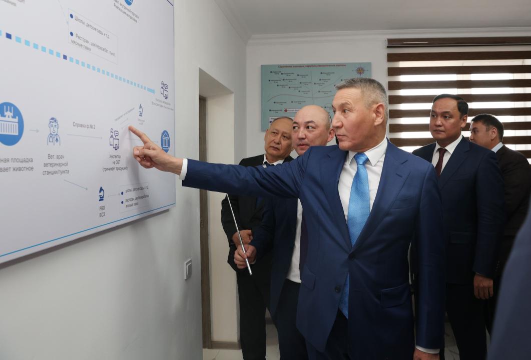 Облыс әкімі ветеринарларға 50 қызметтік автокөліктің кілтін табыстады