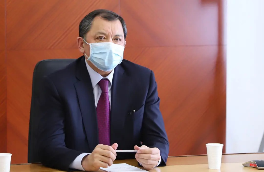 Нұрлан Ноғаев жалға берілетін тұрғын үйді жекешелендіруді талап еткен бір топ әйелмен кездесті