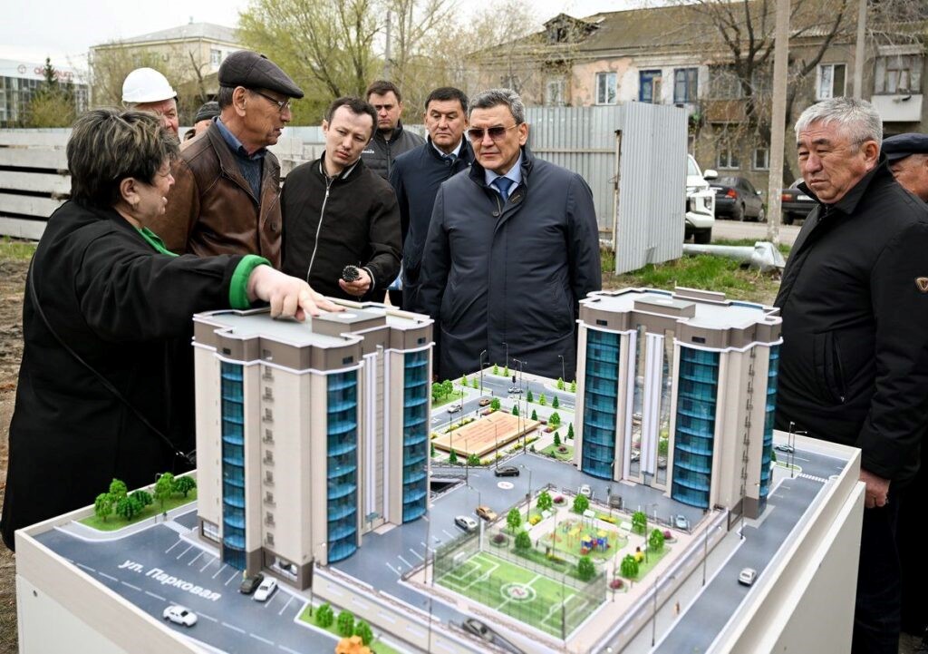 ӨҢІР БАСШЫСЫ ҚҰРЫЛЫС НЫСАНДАРЫН АРАЛАДЫ