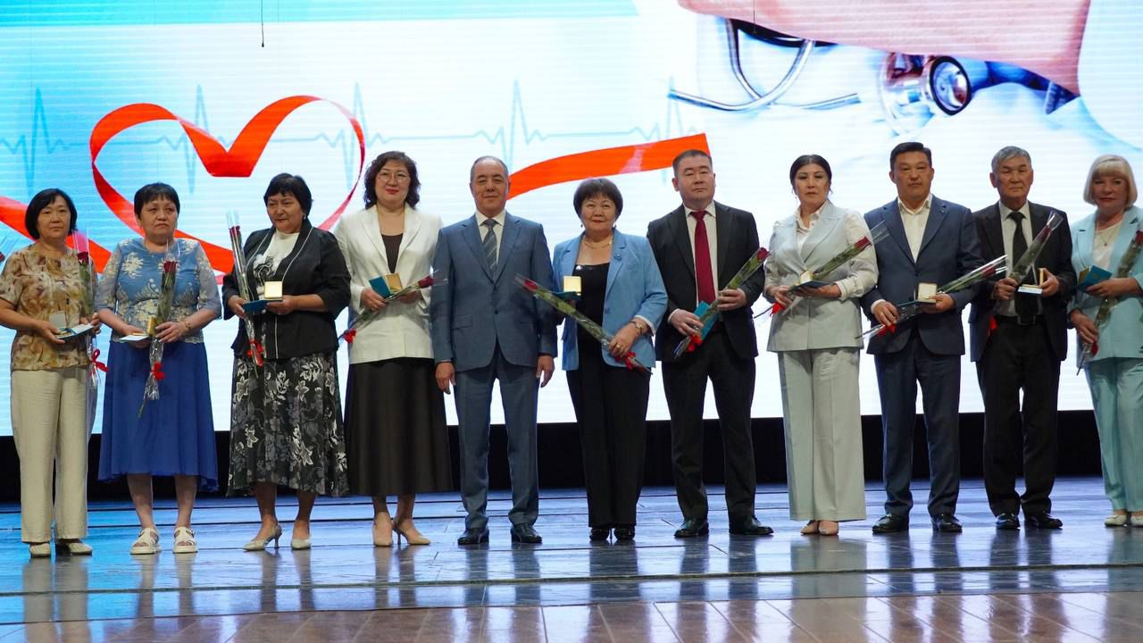 Ақ халаттыларға құрмет көрсетілді