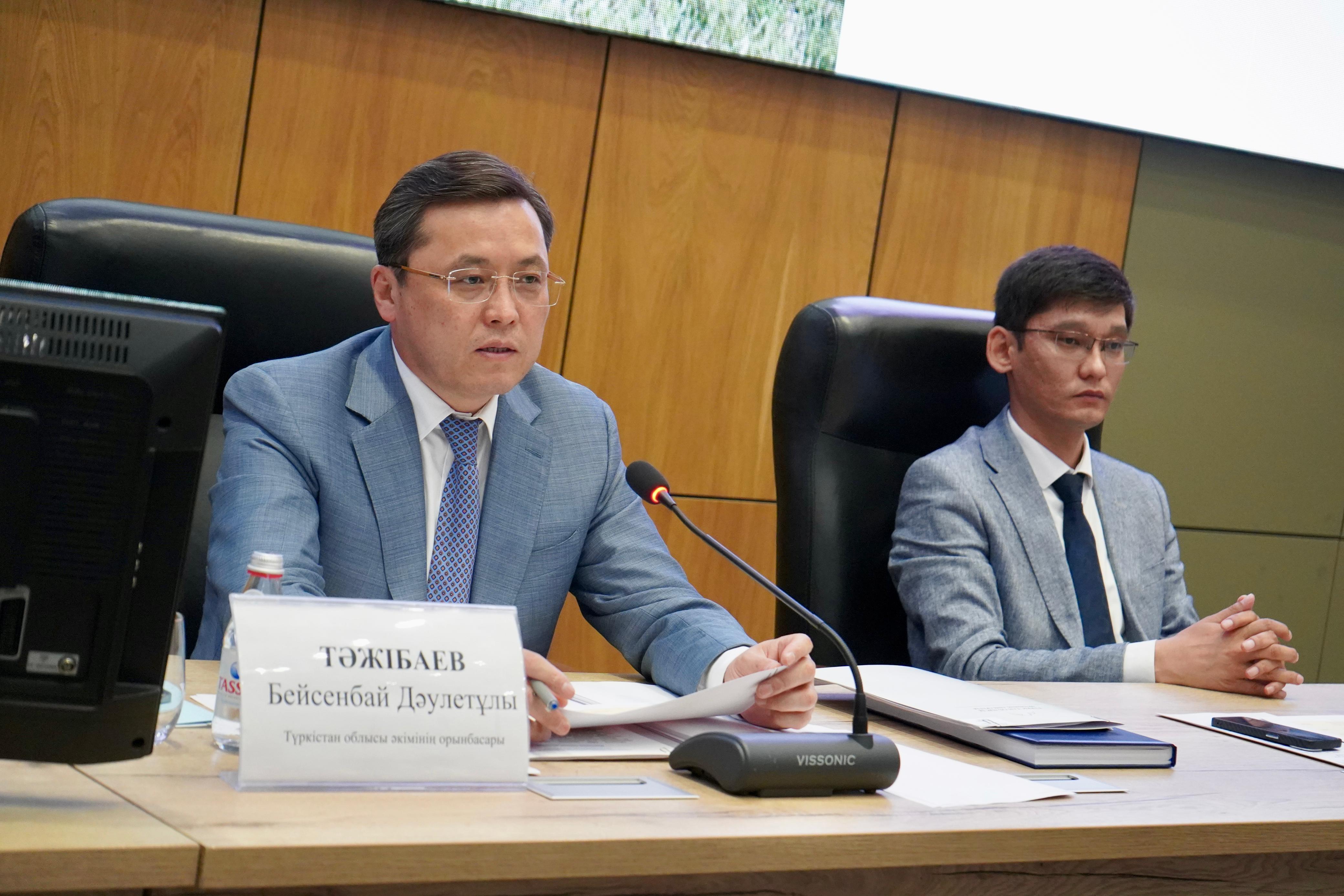 ТҮРКІСТАН: ЖАЙЛЫ МЕКТЕПТЕРДІҢ ДИРЕКТОРЛАРЫМЕН ӨЗЕКТІ МӘСЕЛЕЛЕР ТАЛҚЫЛАНДЫ
