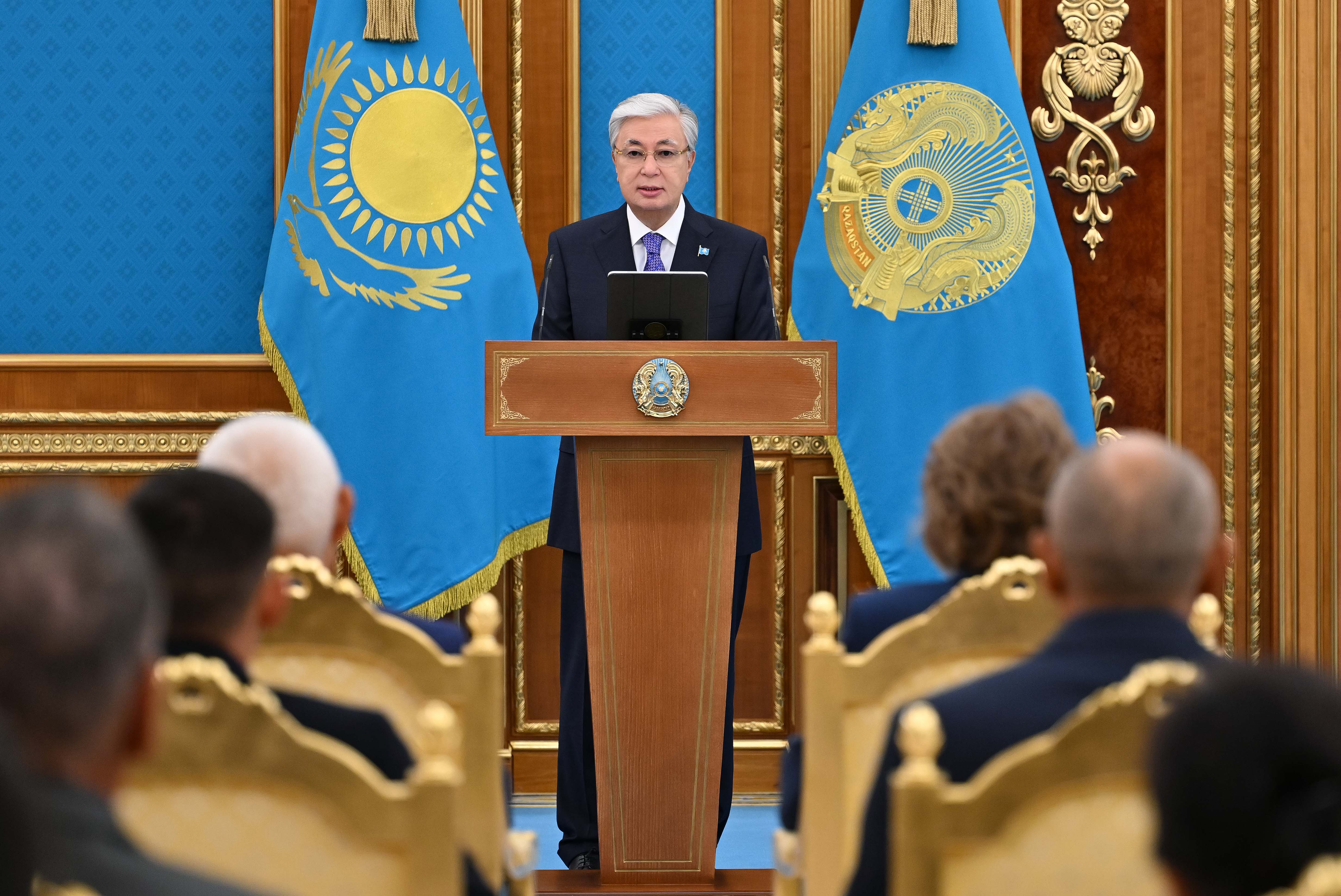 ПРЕЗИДЕНТ СУ ШАРУАШЫЛЫҒЫ  ҚЫЗМЕТКЕРЛЕРІН ҚҰТТЫҚТАДЫ