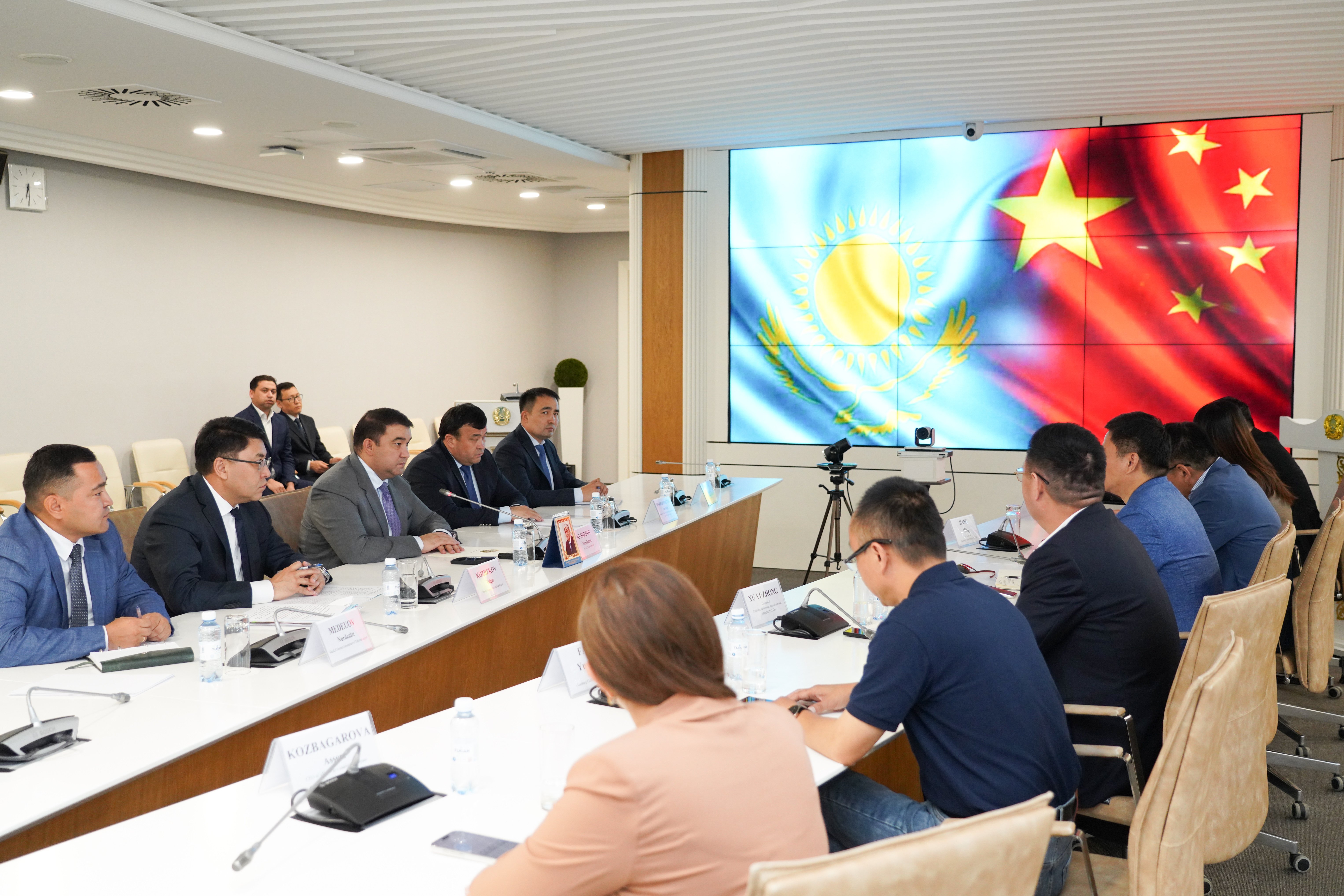 ШАНХАЙЛЫҚТАРМЕН  ЖҮРГІЗІЛГЕН КЕЛІССӨЗ