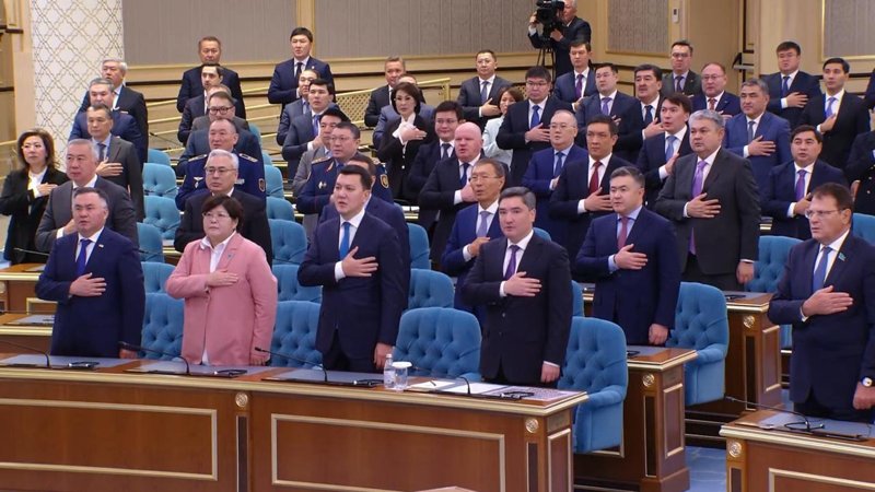Депутаттар қызу қарқынмен   жұмысқа кірісті
