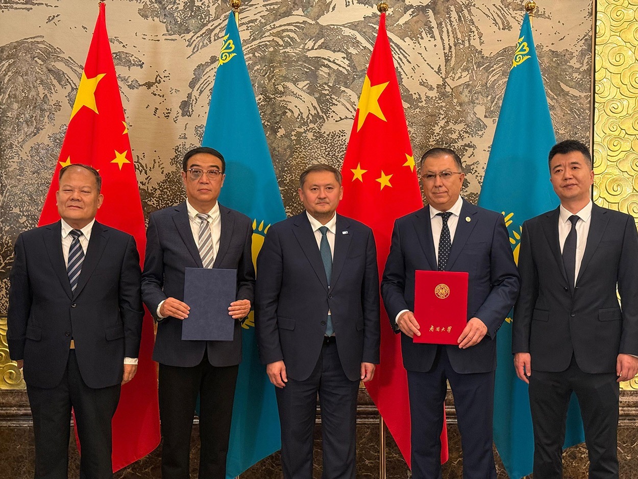 ҚазҰУ мен Қытай арасындағы серіктестік жаңа деңгейге көтерілді