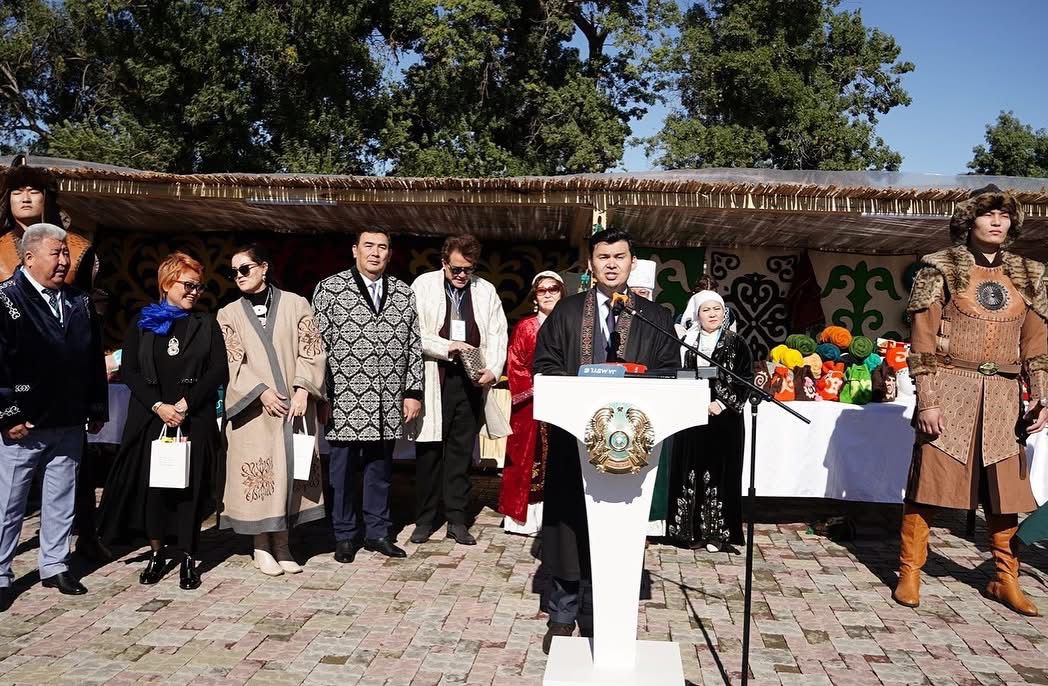 КӨНЕ ШАҺАРДЫҢ ҚОЛӨНЕРІ –  ТҮРКІ ДҮНИЕСІНЕ ЖАЛҒАНҒАН АЛТЫН КӨПІР