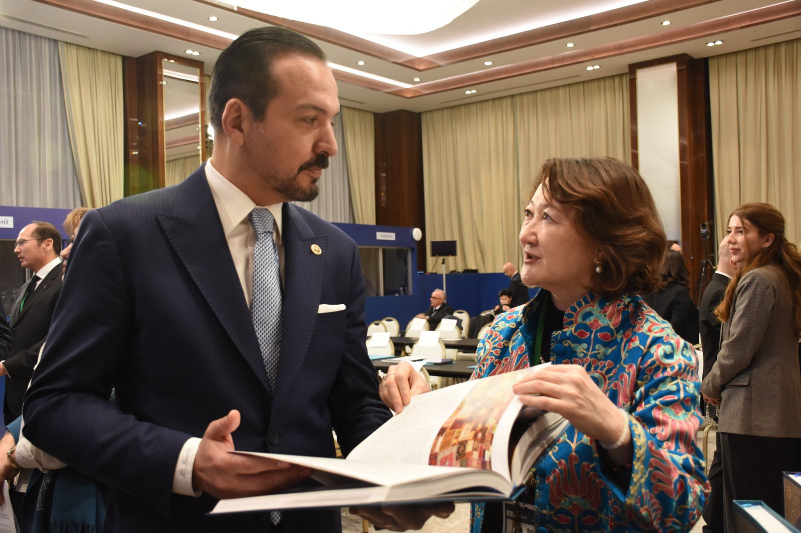 ЮНЕСКО Бас конференциясының 43-сессиясында (Самарқан қ.) Түркі мәдениеті және мұрасы қоры ұсынған бірегей жобалар түркі әлемінің мәдени байлығын көрсетті